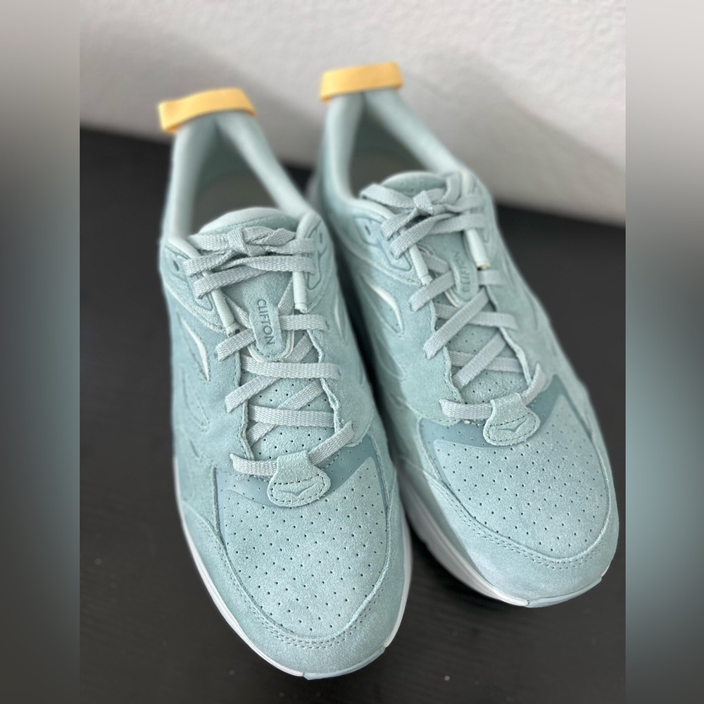 NIB HOKA one one Unisex-Adult Clifton L Suede Sneaker M 10.5/W 11.5